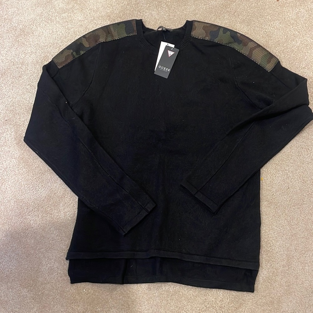 Guess Men’s Size M Black Sweater With Camo Shoulders NWT